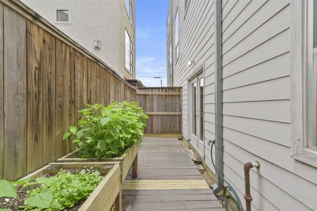 901 Roy Street, Houston, TX 77007