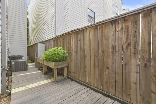 901 Roy Street, Houston, TX 77007