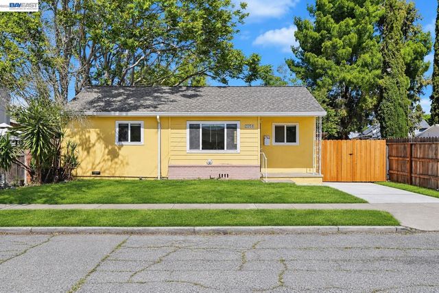 2056 Elm St, Livermore, CA 94551