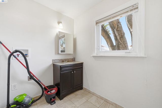 2056 Elm St, Livermore, CA 94551
