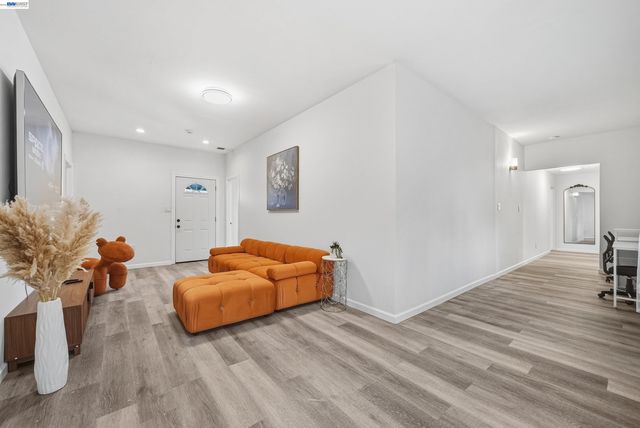 2056 Elm St, Livermore, CA 94551