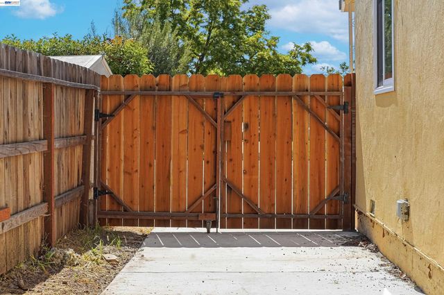 2056 Elm St, Livermore, CA 94551