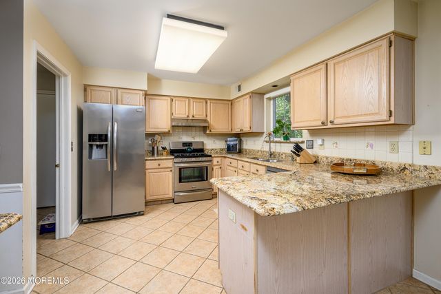 5 Hunters Green Court, Howell, NJ 07731