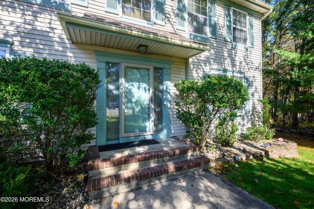 5 Hunters Green Court, Howell, NJ 07731