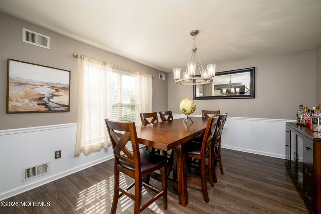 5 Hunters Green Court, Howell, NJ 07731