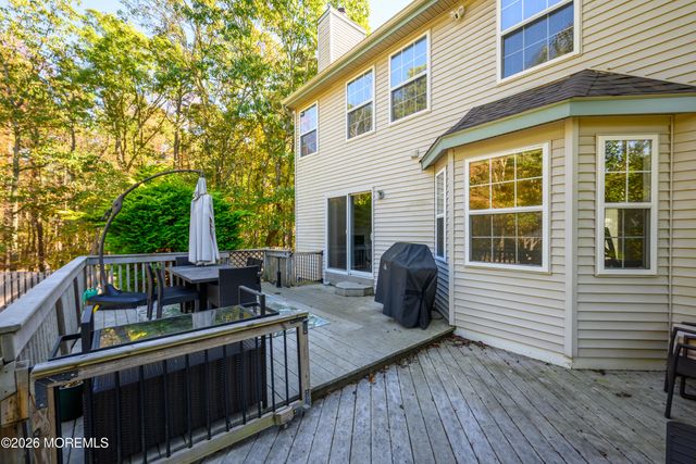 5 Hunters Green Court, Howell, NJ 07731