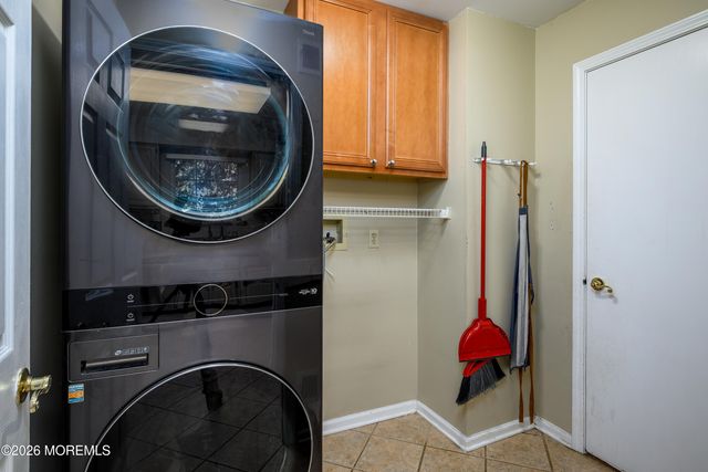 5 Hunters Green Court, Howell, NJ 07731