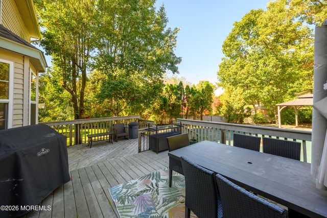 5 Hunters Green Court, Howell, NJ 07731