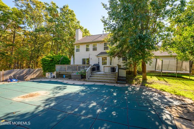 5 Hunters Green Court, Howell, NJ 07731