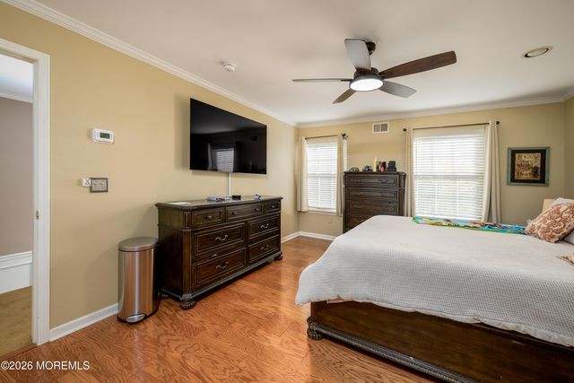 5 Hunters Green Court, Howell, NJ 07731
