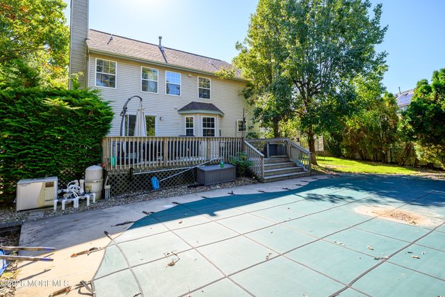 5 Hunters Green Court, Howell, NJ 07731