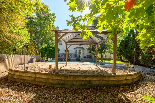 5 Hunters Green Court, Howell, NJ 07731