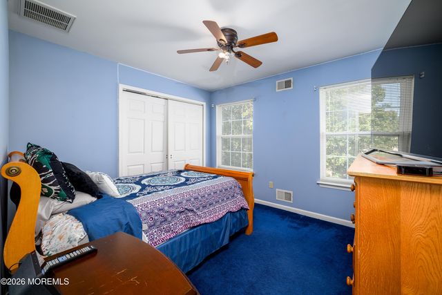 5 Hunters Green Court, Howell, NJ 07731