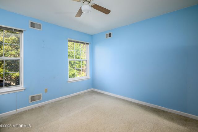 5 Hunters Green Court, Howell, NJ 07731