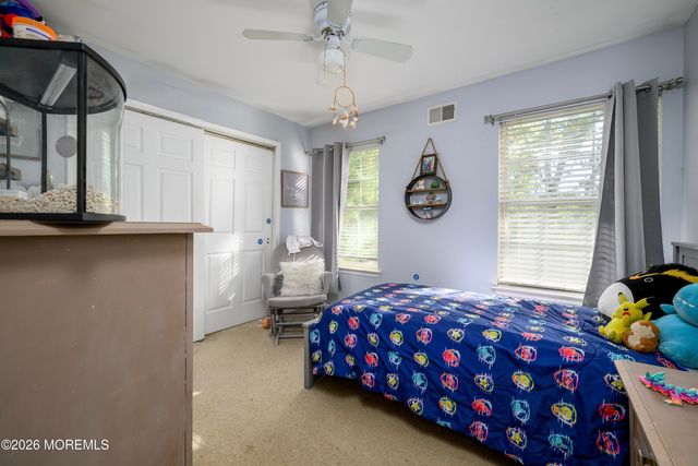 5 Hunters Green Court, Howell, NJ 07731