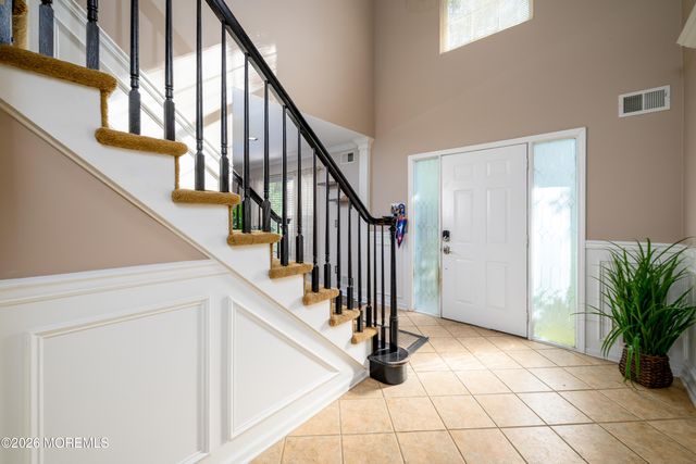 5 Hunters Green Court, Howell, NJ 07731