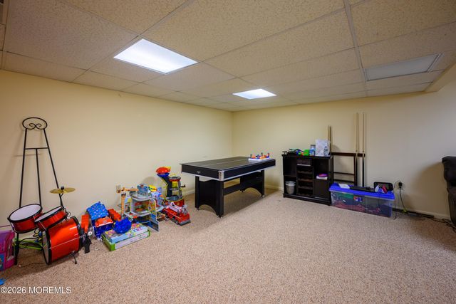 5 Hunters Green Court, Howell, NJ 07731