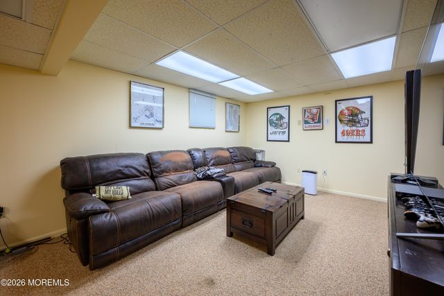 5 Hunters Green Court, Howell, NJ 07731