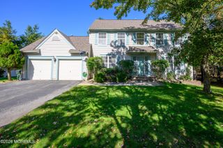 5 Hunters Green Court, Howell, NJ 07731
