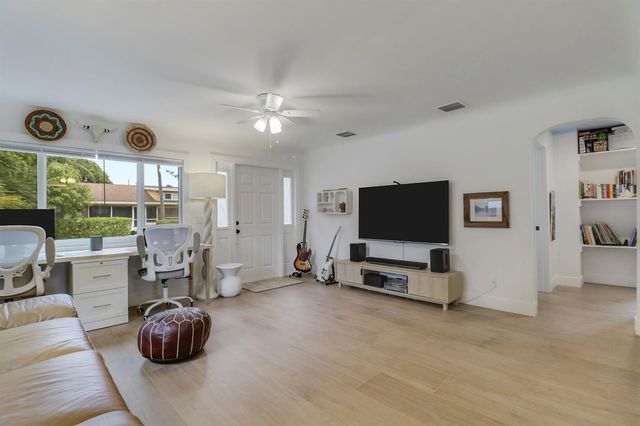 428 S C Street, Lake Worth, FL 33460