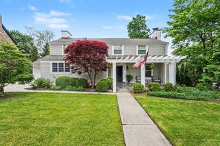 750 San Jose Drive SE, Grand Rapids, MI 49506