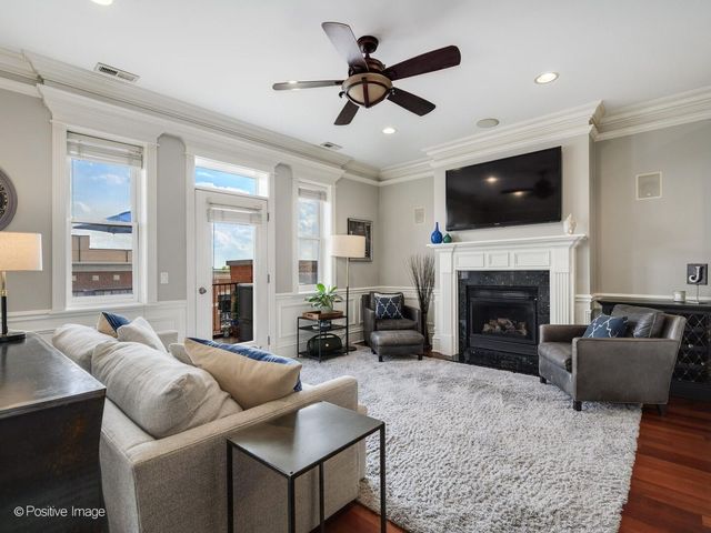 2222 W Belmont Avenue 503, Chicago, IL 60618