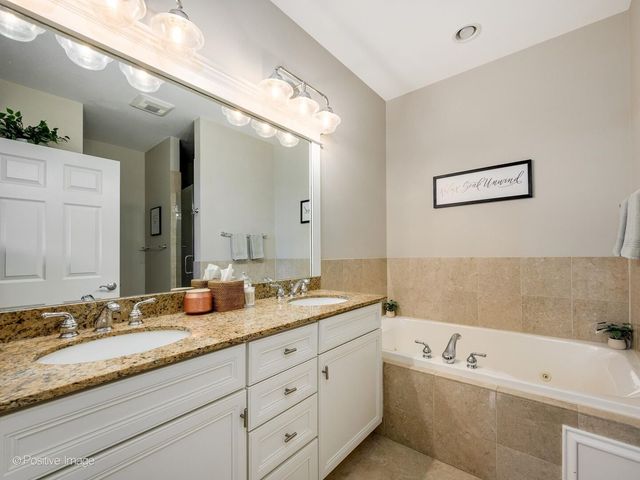 2222 W Belmont Avenue 503, Chicago, IL 60618