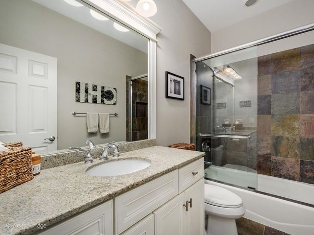 2222 W Belmont Avenue 503, Chicago, IL 60618