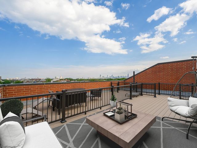 2222 W Belmont Avenue 503, Chicago, IL 60618