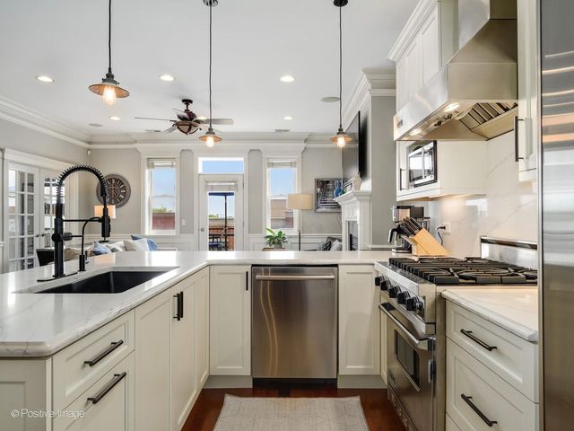 2222 W Belmont Avenue 503, Chicago, IL 60618