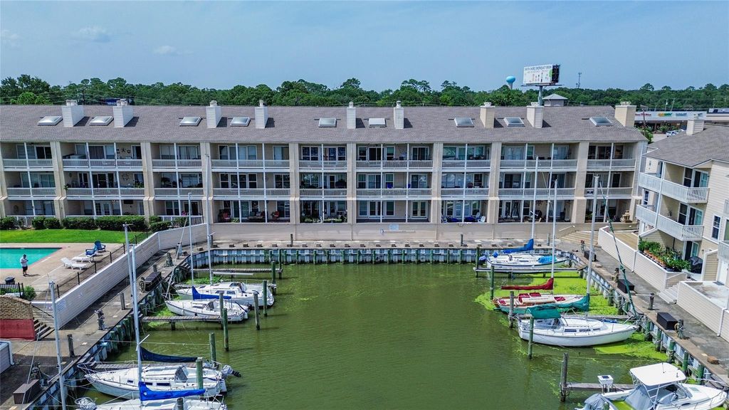4747 Nasa Parkway 206, Seabrook, TX 77586