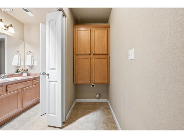 9213 N ENDICOTT Ave, Portland, OR 97217