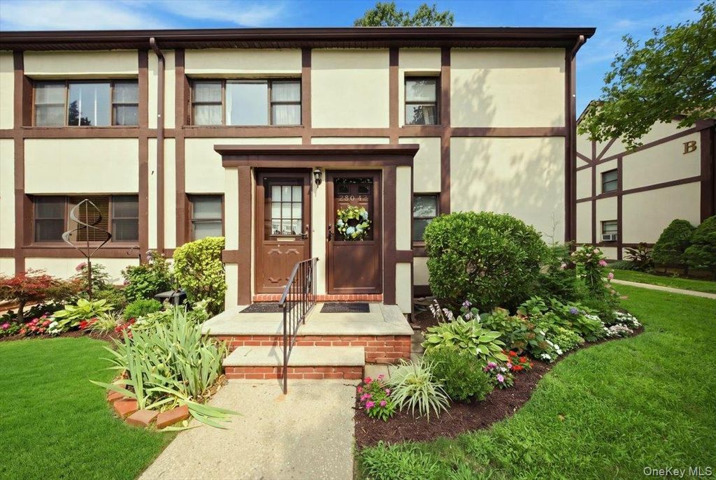 280 Cherry Valley Avenue A2, Garden City, NY 11530 — exterior