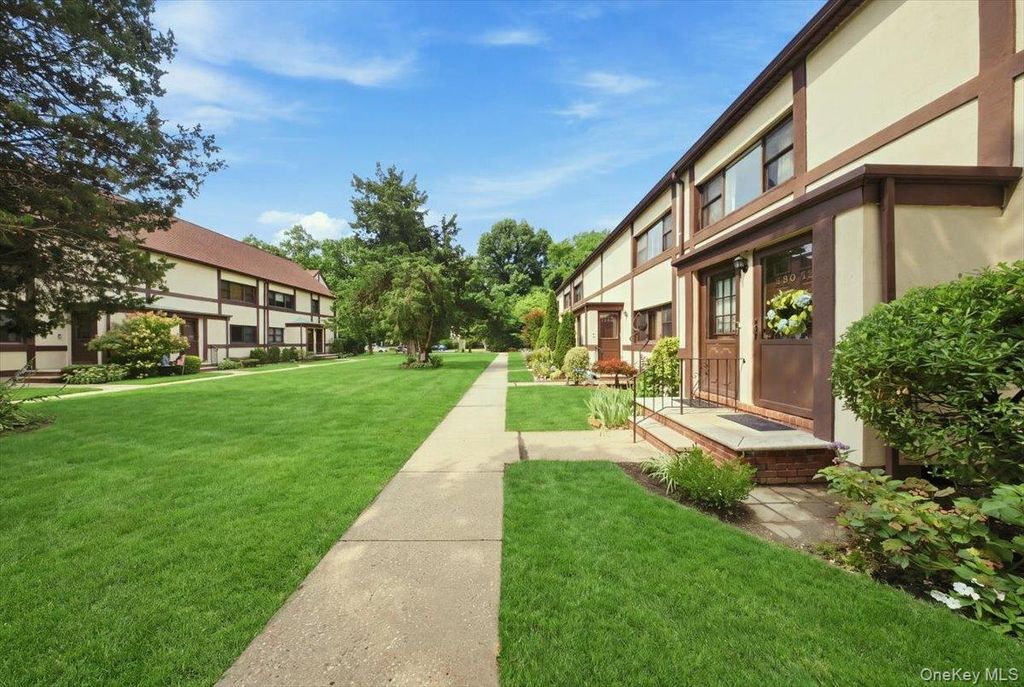 280 Cherry Valley Avenue A2, Garden City, NY 11530 — photo 3