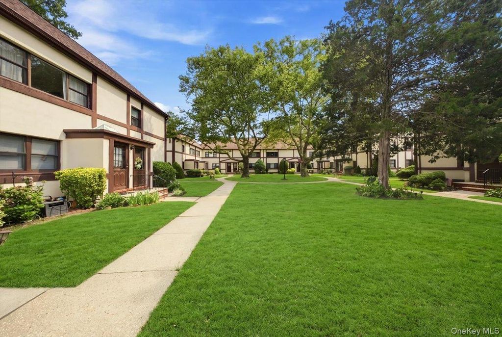 280 Cherry Valley Avenue A2, Garden City, NY 11530 — photo 4
