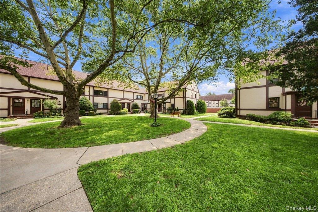 280 Cherry Valley Avenue A2, Garden City, NY 11530 — photo 5