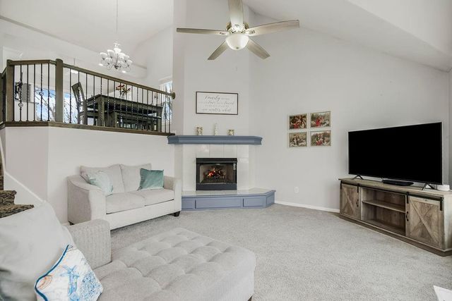 104 Gilliland Circle, Smithville, MO 64089