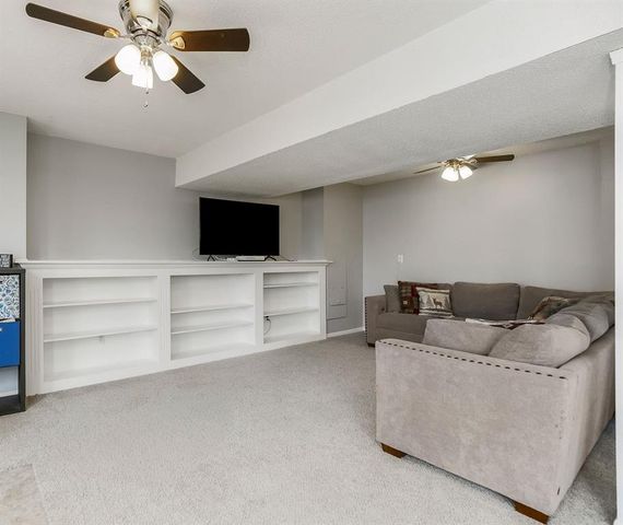 104 Gilliland Circle, Smithville, MO 64089