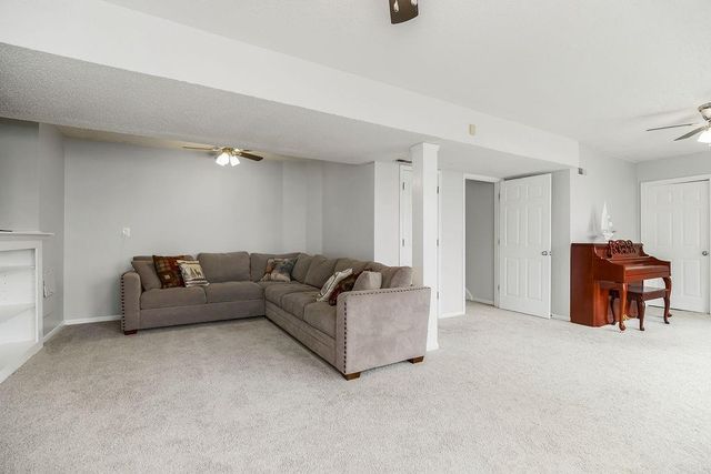 104 Gilliland Circle, Smithville, MO 64089