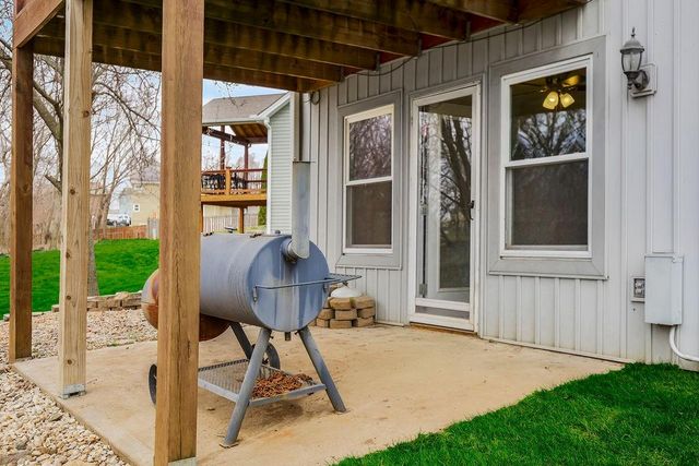 104 Gilliland Circle, Smithville, MO 64089