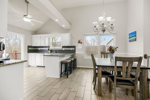 104 Gilliland Circle, Smithville, MO 64089