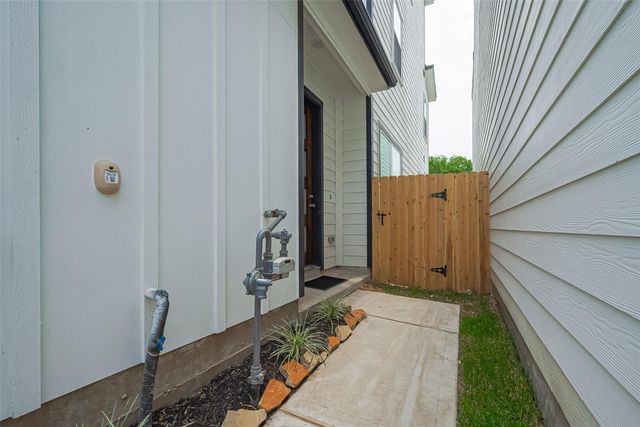 8917 Grovner Place, Houston, TX 77055