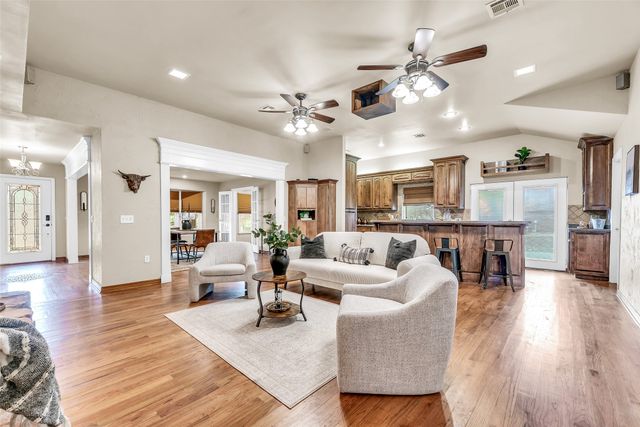 9807 Ravenswood Road, Granbury, TX 76049