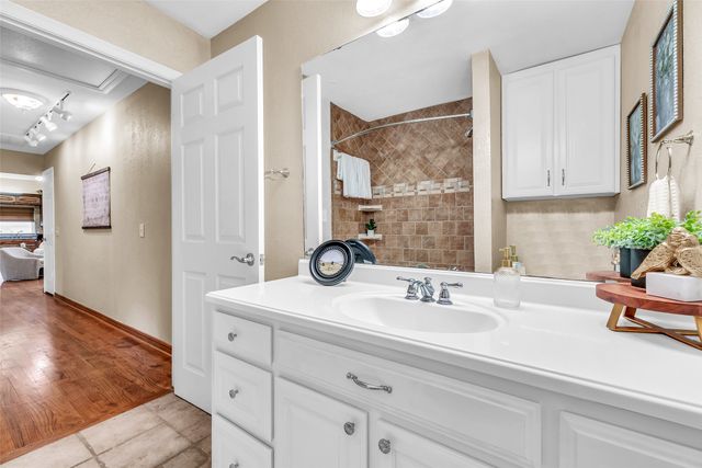 9807 Ravenswood Road, Granbury, TX 76049