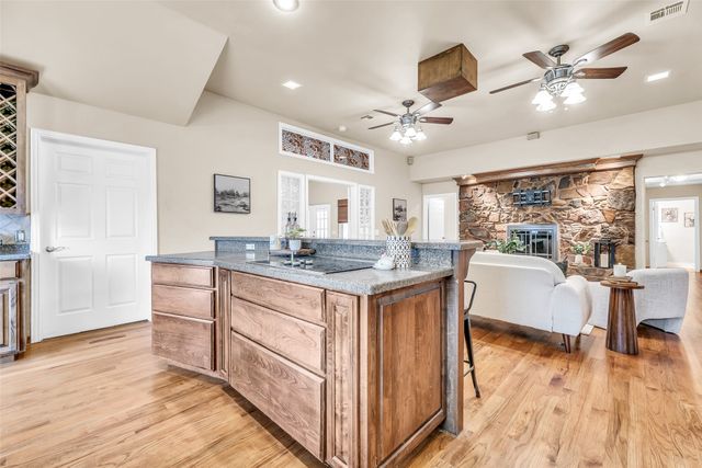 9807 Ravenswood Road, Granbury, TX 76049