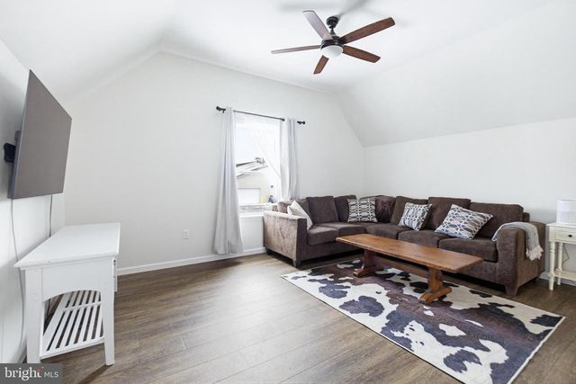 222 COCHRAN ST, Cochranville, PA 19330