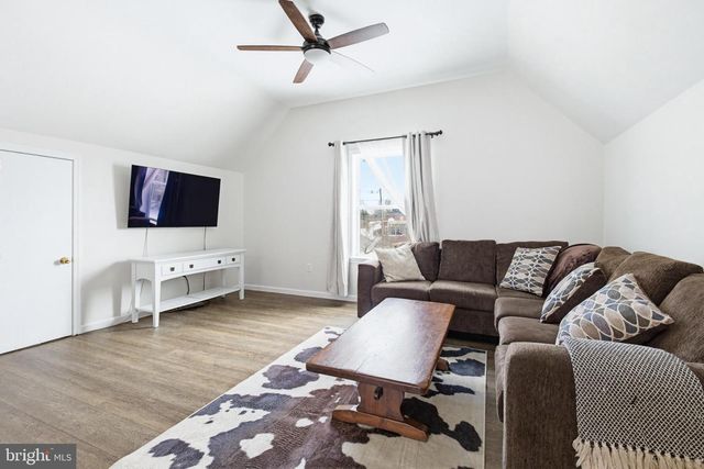 222 COCHRAN ST, Cochranville, PA 19330