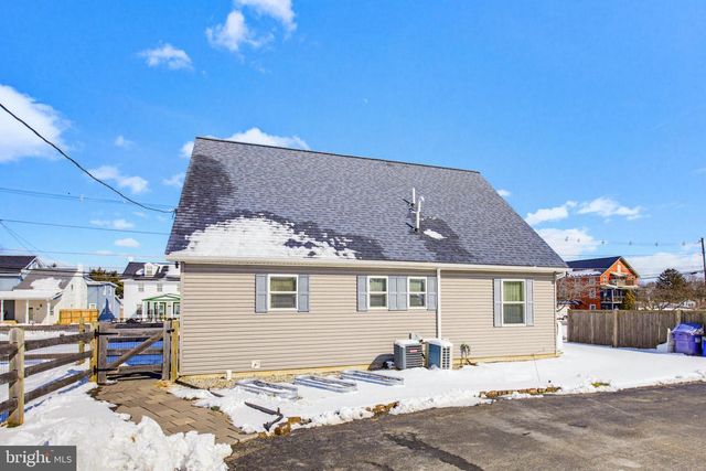 222 COCHRAN ST, Cochranville, PA 19330