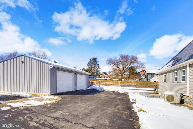 222 COCHRAN ST, Cochranville, PA 19330