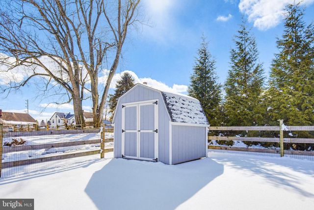 222 COCHRAN ST, Cochranville, PA 19330